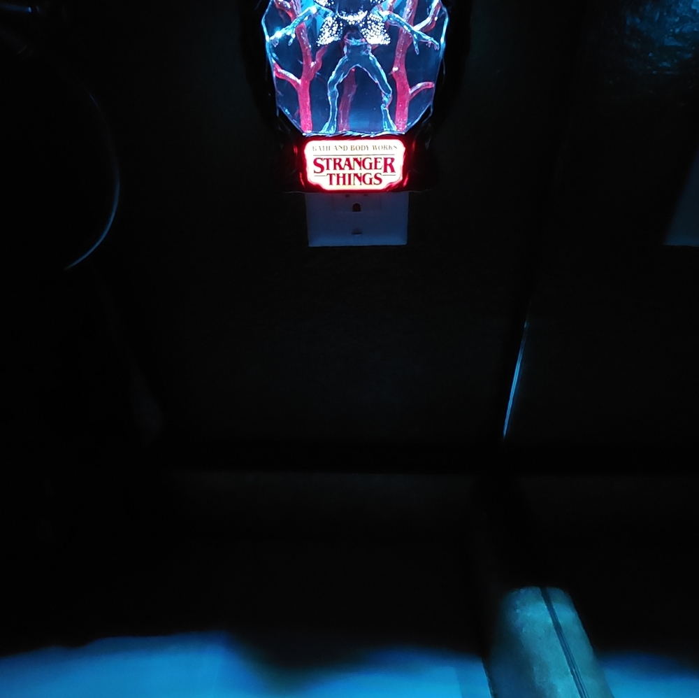 Bath and Body Works Stranger Things Limited Edition Demigorgon Wallflower - Picture 4 of 4